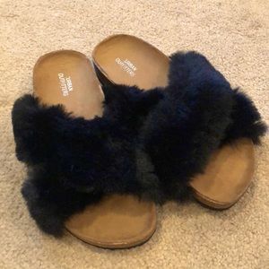 NEW never worn fluffy black slides, sz 6